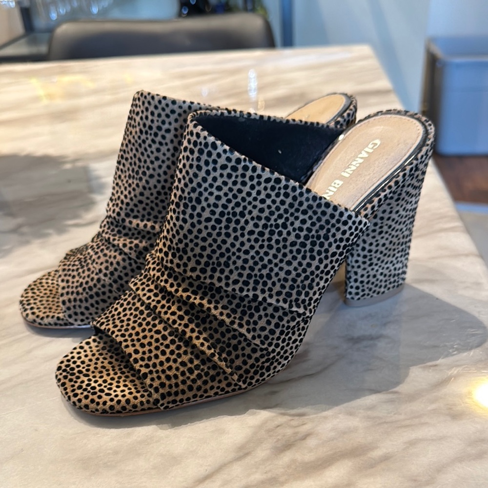 Gianni Bini Tan and Black Mules with Open Back